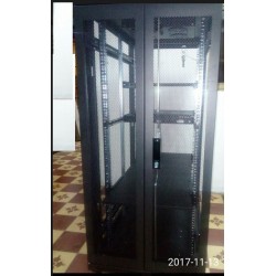 Gabinete piso 22rmu, Prf 100cm Alt 115cm 4 Ptas Fte Micro Perfora, Extrac, Ruedas Explorer, desarmado. Negro. Gtia: Nuevos