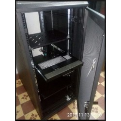 Gabinete piso 22rmu, Prf 100cm Alt 115cm 4 Ptas Fte Micro Perfora, Extrac, Ruedas Explorer, desarmado. Negro. Gtia: Nuevos